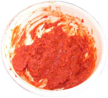 mi�so wo�owe wyrobione na g�adka mas� z sokiem pomidorowym papryczk� chili oraz oregano i sol�